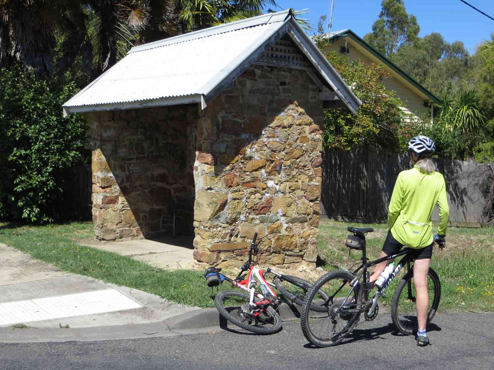 Stone bus shelter Fifth St